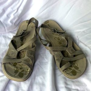 Merrell “Agave 2 Lavish” Hiking Sandals in Taupe. Size 9.
